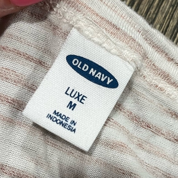 Old Navy Luxe Tank Top Sleeveless V-Neck Lightweight Casual Striped Cream Medium - Picture 2 of 4